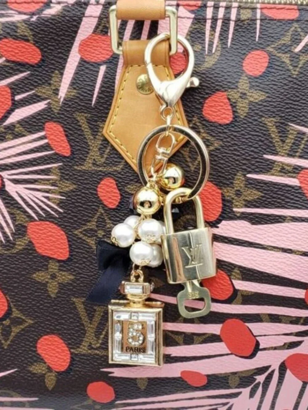 Authentic Louis Vuitton Gold Lock 🔒 Keychain Bag Unbranded N5 Bottle Charm LV - Picture 10 of 10